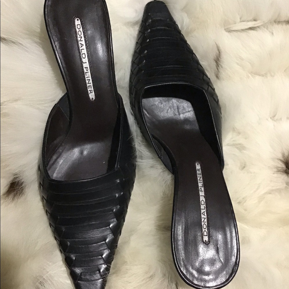 DONALD J PLINER BLACK MULE SIZE 7.5